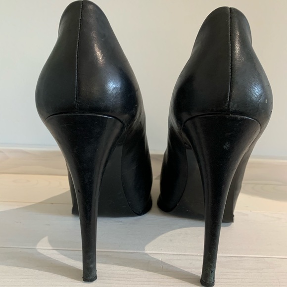 Guess Leather Platform Pumps - Picture 4 of 4